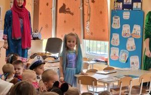 karnawał postaci z bajek i wsparcie edukacji Ruela 2025 (14)